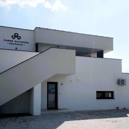 Daire Three Diamonds *