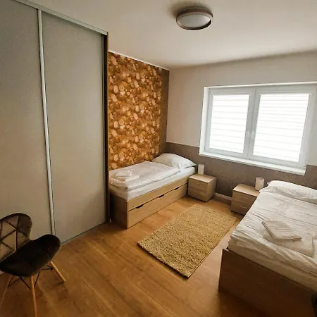 Three Diamonds Daire *