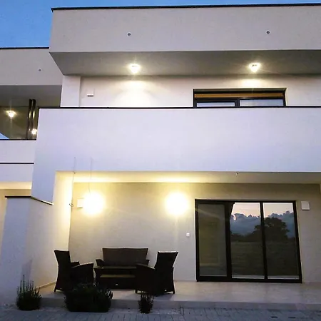 Three Diamonds Apartmán